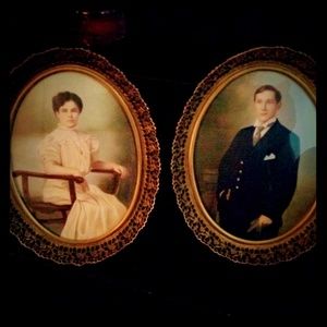 Picture Frames Vintage w/ Instant Family